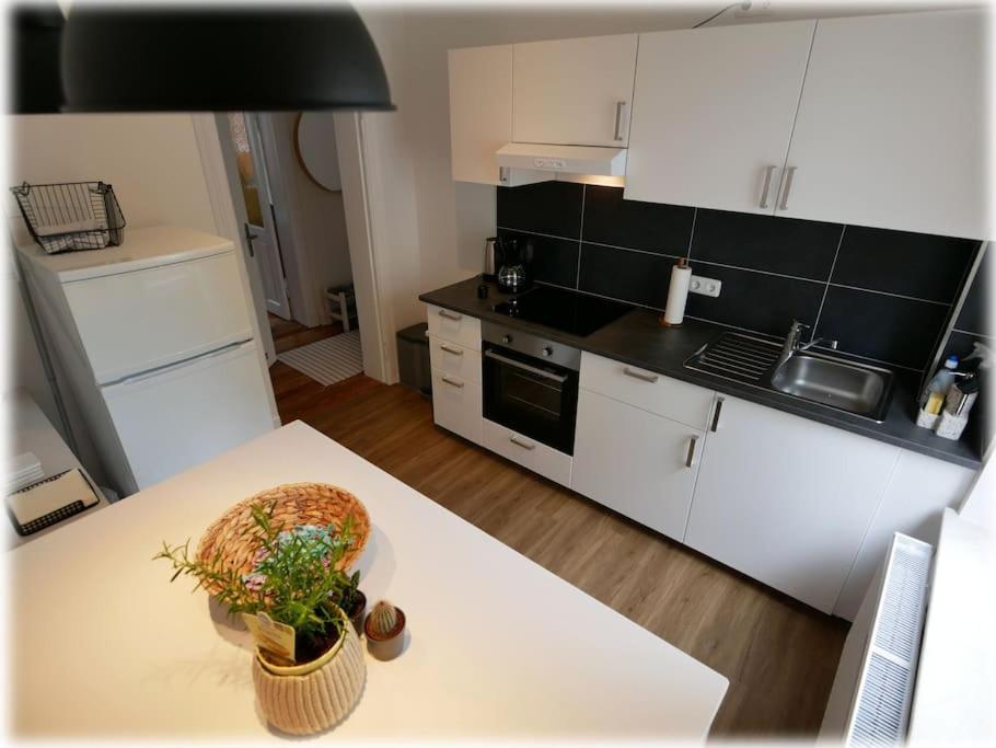 Gemuetlich - 2 Zimmer-Altbau, 24H Check-In Kiel Ngoại thất bức ảnh
