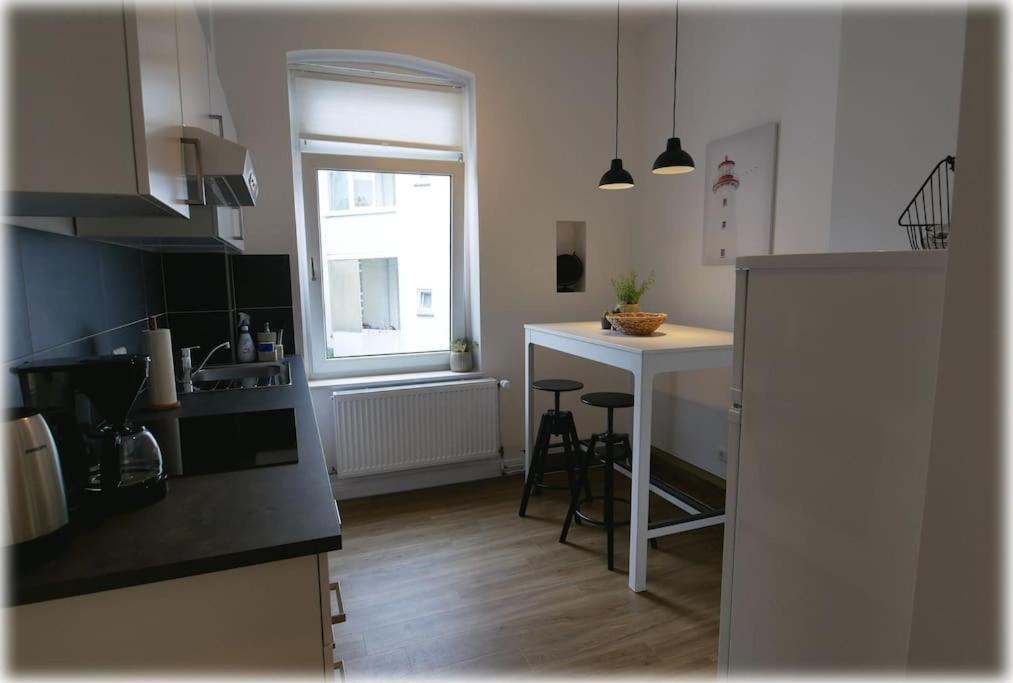 Gemuetlich - 2 Zimmer-Altbau, 24H Check-In Kiel Ngoại thất bức ảnh